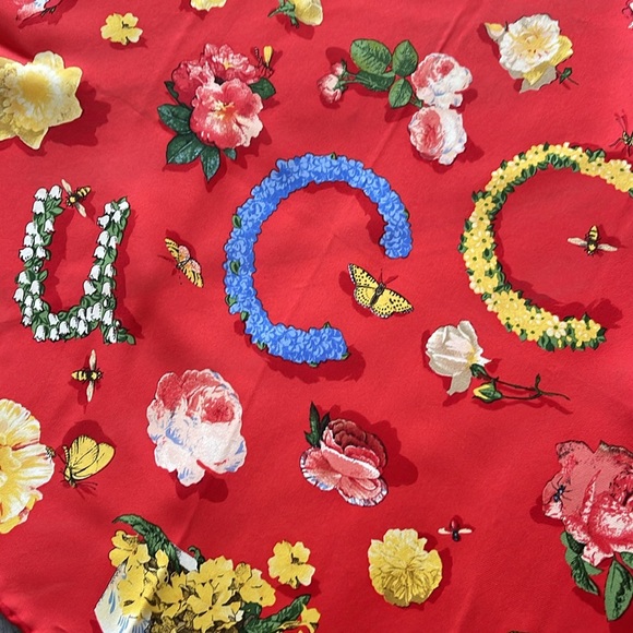 GUCCI FLOWER SILK SCARF NWOT - Picture 4 of 13